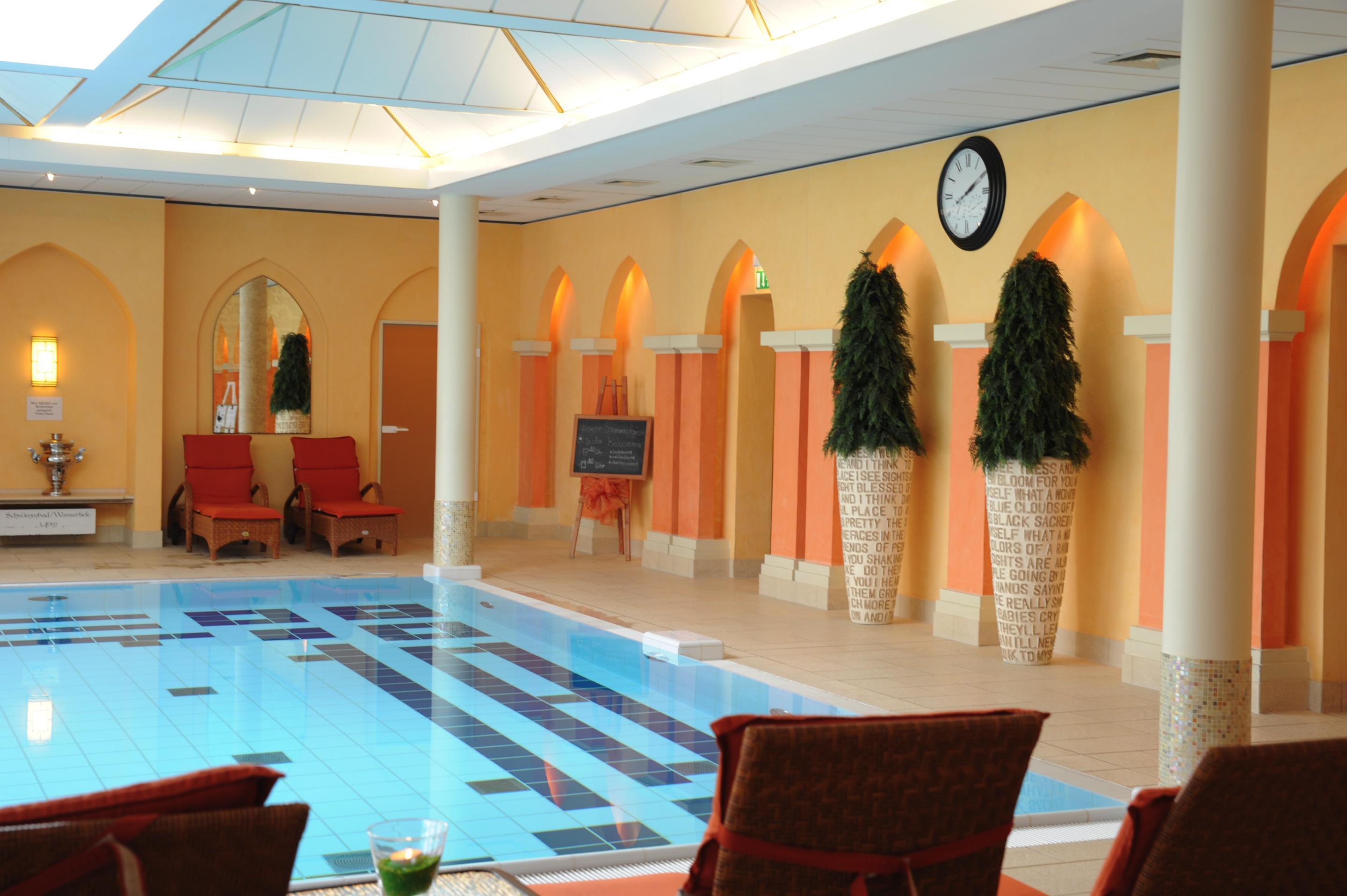 Steigenberger Hotel & Spa Bad Pyrmont Eksteriør billede The swimming pool at the Hotel