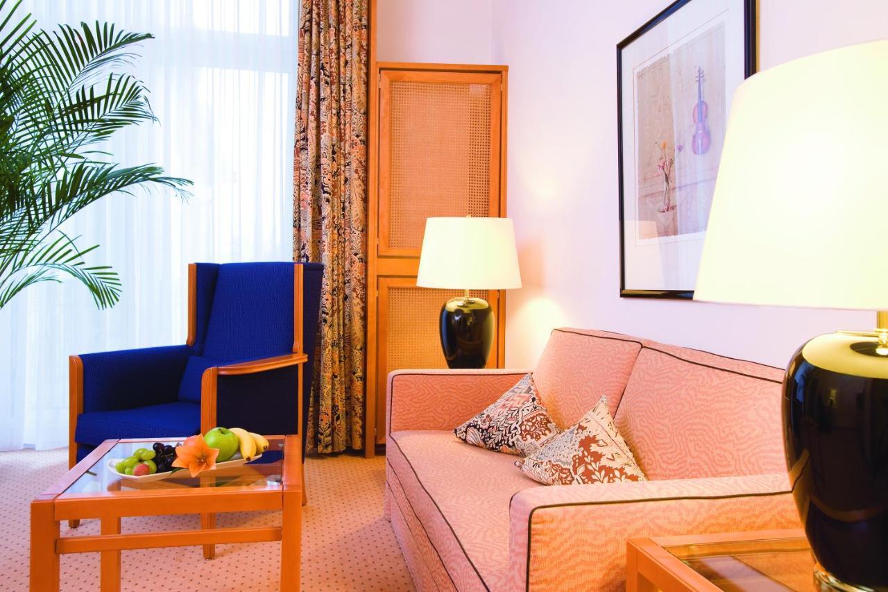 Steigenberger Hotel & Spa Bad Pyrmont Eksteriør billede A typical hotel room